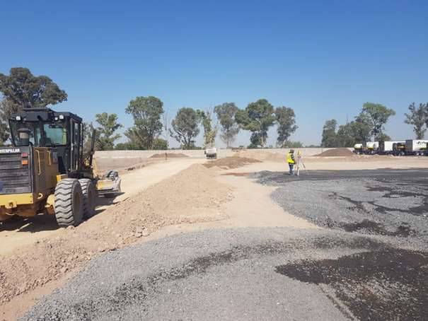 Foto 2: Terracerías para patio de maniobras, Villagrán