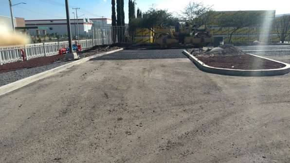 Foto 3: Estacionamiento en carpeta asfáltica, Parque Industrial Querétaro